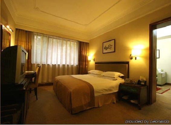 Shungeng Hillview Hotel Jinan Room photo