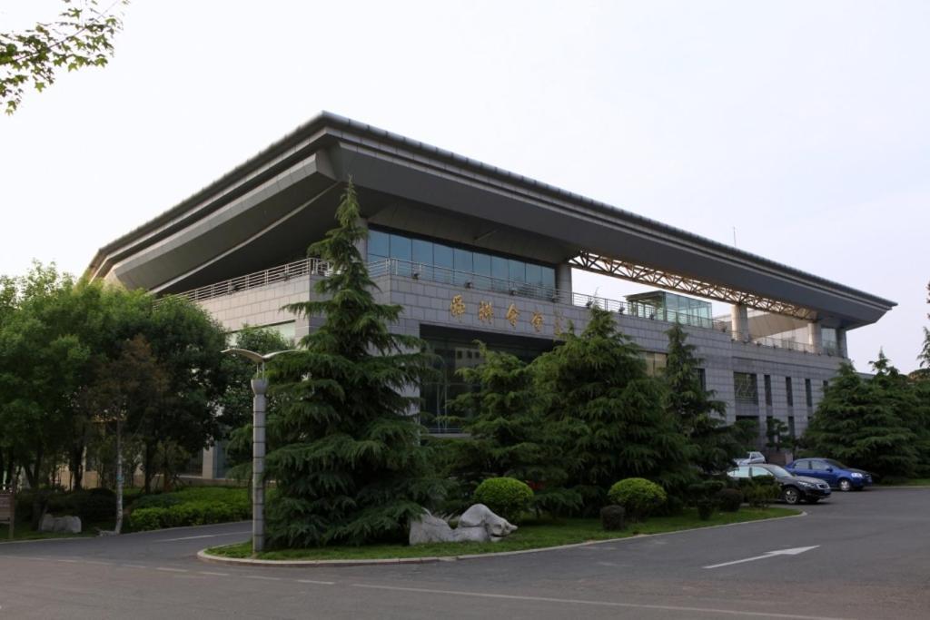 Shungeng Hillview Hotel Jinan Exterior photo