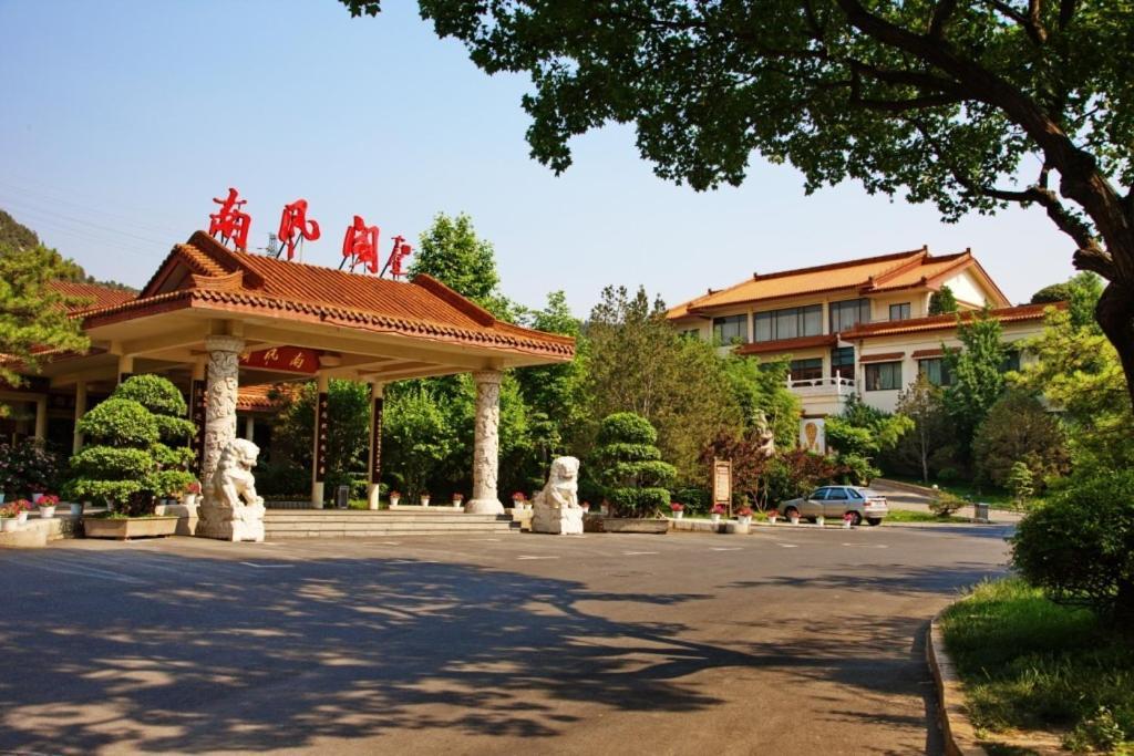 Shungeng Hillview Hotel Jinan Exterior photo