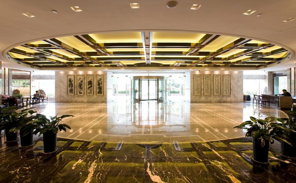 Shungeng Hillview Hotel Jinan Exterior photo